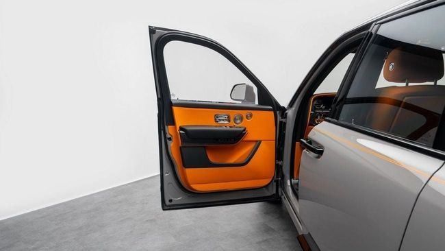 New Rolls-Royce Cullinan Black Badge I Facelift, 6.7 l, 2025 in Dubai by Al Ain Class Motors, Grey color. GCC Specs | AUTO.AE