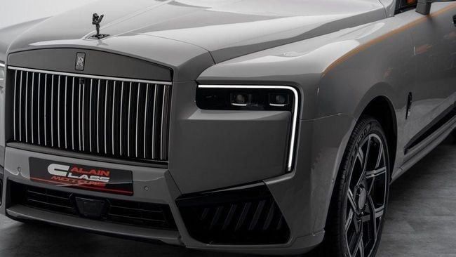 New Rolls-Royce Cullinan Black Badge I Facelift, 6.7 l, 2025 in Dubai by Al Ain Class Motors, Grey color. GCC Specs | AUTO.AE