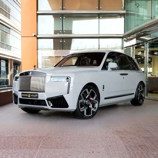 New Rolls-Royce Cullinan Black Badge I Facelift, 6.7 l, 2025 in Dubai by Q Motors, White color. European Specs | AUTO.AE
