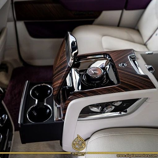 Подержанный Rolls-Royce Cullinan I, 6.7 л, 2019 в Дубае от Q Motors Пурпурный цвет. GCC | AUTO.AE