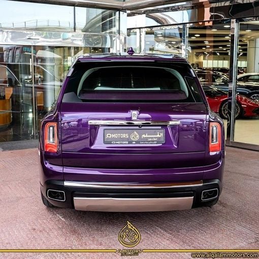 Подержанный Rolls-Royce Cullinan I, 6.7 л, 2019 в Дубае от Q Motors Пурпурный цвет. GCC | AUTO.AE