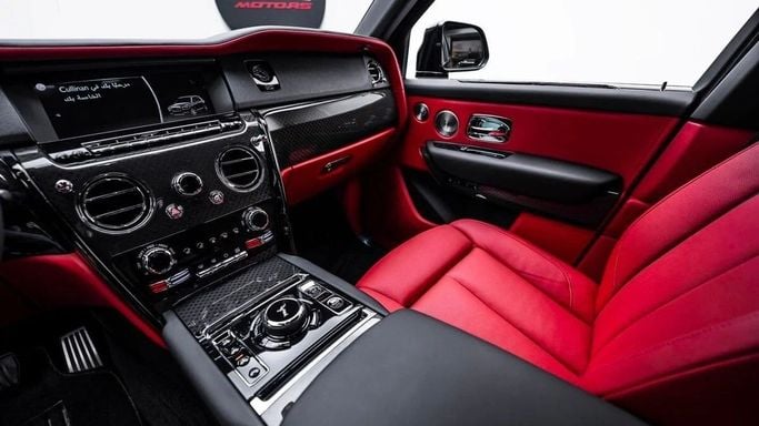 Подержанный Rolls-Royce Cullinan Black Badge I, 6.7 л, 2023 в Дубае от Al Ain Class Motors Черный цвет. Other | AUTO.AE