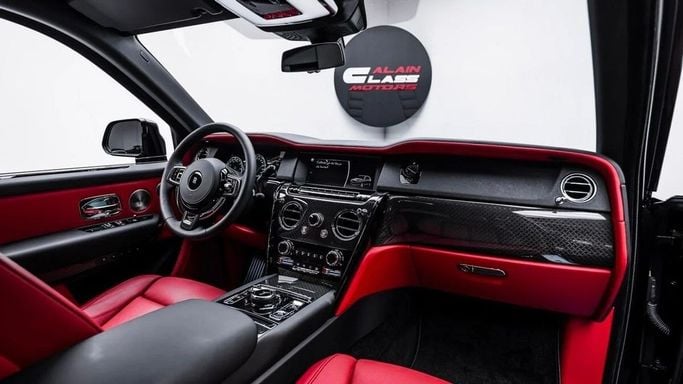 Подержанный Rolls-Royce Cullinan Black Badge I, 6.7 л, 2023 в Дубае от Al Ain Class Motors Черный цвет. Other | AUTO.AE