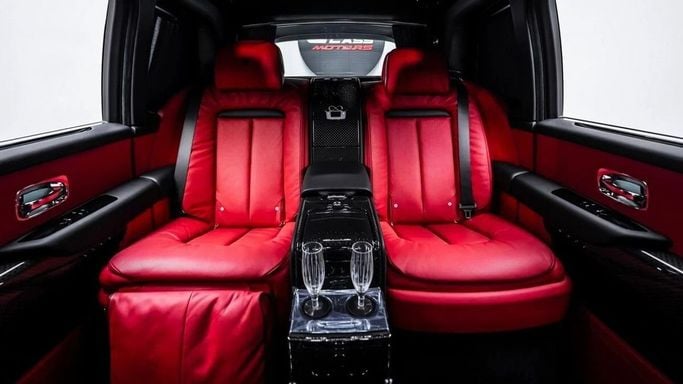 Подержанный Rolls-Royce Cullinan Black Badge I, 6.7 л, 2023 в Дубае от Al Ain Class Motors Черный цвет. Other | AUTO.AE