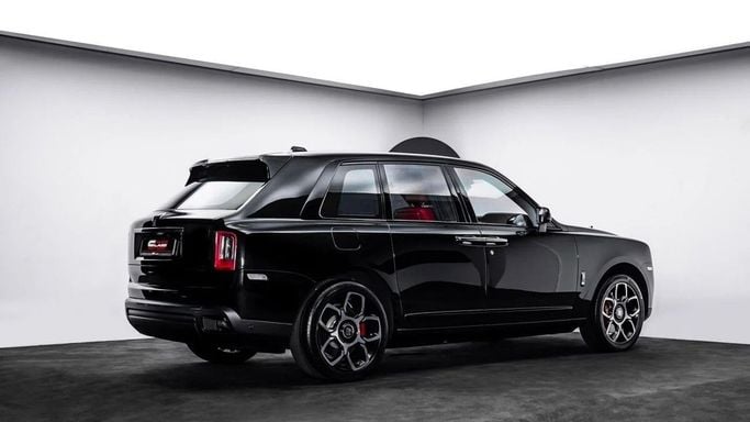 Подержанный Rolls-Royce Cullinan Black Badge I, 6.7 л, 2023 в Дубае от Al Ain Class Motors Черный цвет. Other | AUTO.AE