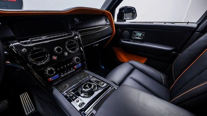 Used Rolls-Royce Cullinan Black Badge I, 6.7 l, 2024 in Dubai by Al Ain Class Motors, Black color. GCC Specs | AUTO.AE