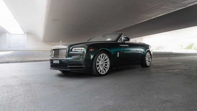 Rolls-Royce Dawn Black Badge, 2020 кабриолет бизнес класса в Дубае от AVA car rental зеленый цвет | AUTO.AE