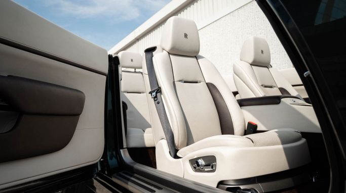 Rolls-Royce Dawn, 2020 кабриолет бизнес класса в Дубае от DEIZ зеленый цвет | AUTO.AE