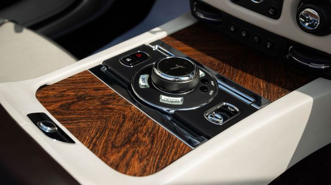 Rolls-Royce Dawn, 2020 кабриолет бизнес класса в Дубае от DEIZ зеленый цвет | AUTO.AE