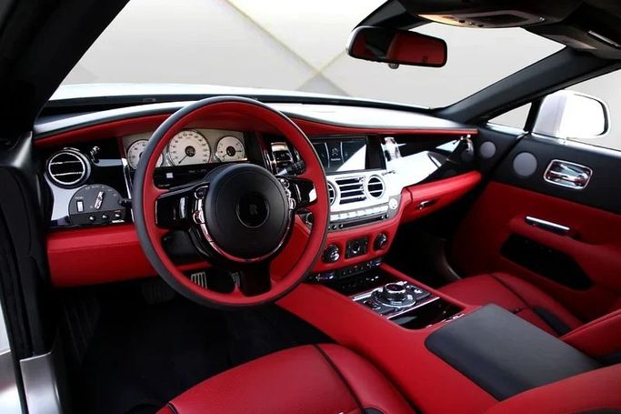 مستعملة Rolls-Royce Dawn Black Badge, 6.6 l, 2018 في في دبي من Mohammad Alkarak Motors، اللون أبيض. أخرى | AUTO.AE