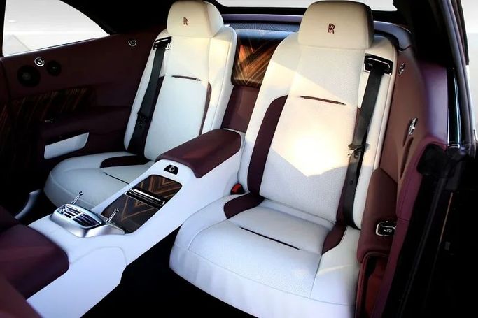 مستعملة Rolls-Royce Dawn, 6.6 l, 2019 في في دبي من Mohammad Alkarak Motors، اللون بني. مواصفات الخليج | AUTO.AE