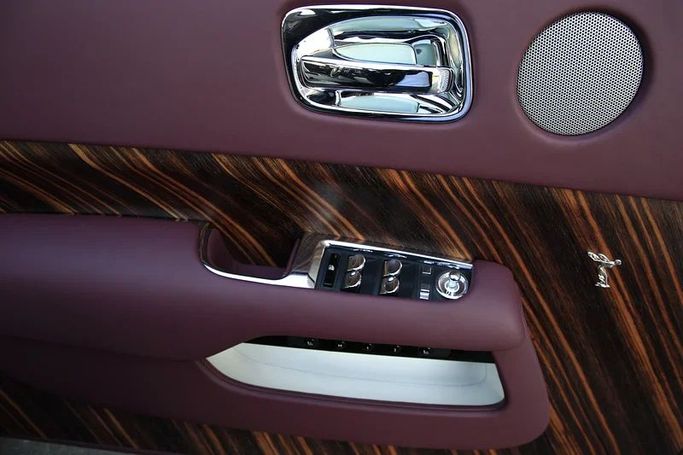 مستعملة Rolls-Royce Dawn, 6.6 l, 2019 في في دبي من Mohammad Alkarak Motors، اللون بني. مواصفات الخليج | AUTO.AE