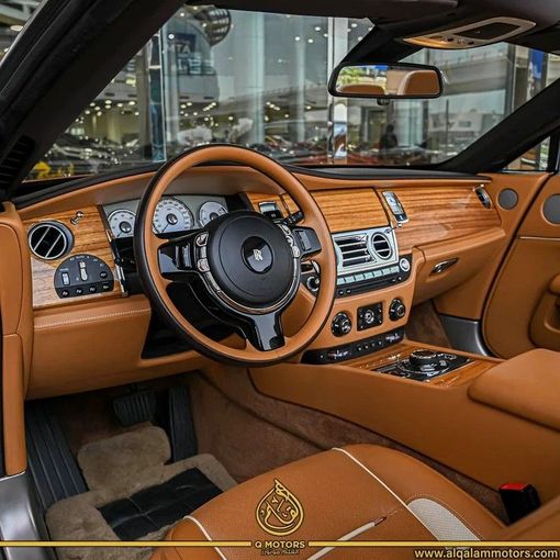 Подержанный Rolls-Royce Dawn, 6.6 л, 2017 в Дубае от Q Motors Бронзовый цвет. GCC | AUTO.AE