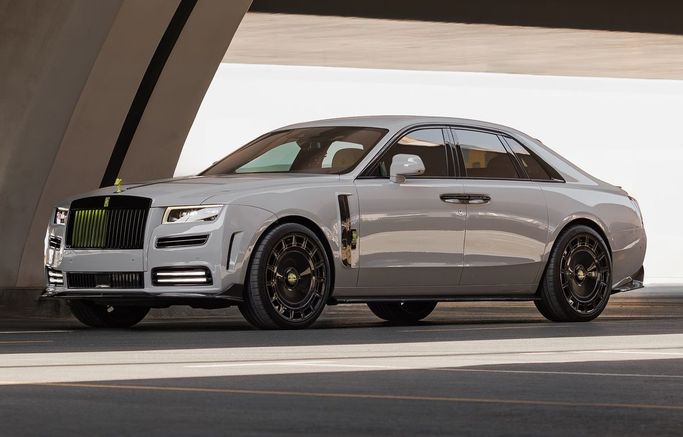 Rolls-Royce Ghost Black Badge II, 2021 седан бизнес класса в Дубае от AVA car rental серый цвет | AUTO.AE