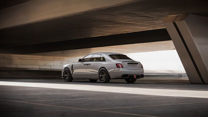 Rolls-Royce Ghost Black Badge II, 2021 седан бизнес класса в Дубае от AVA car rental серый цвет | AUTO.AE