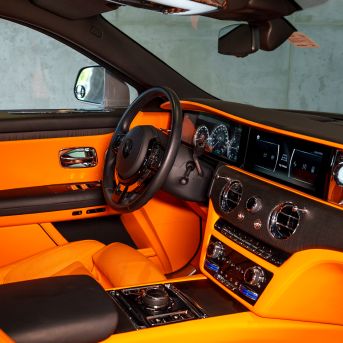 Rolls-Royce Ghost II, 2023 седан бизнес класса в Дубае от DEIZ белый цвет | AUTO.AE