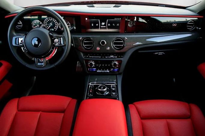 مستعملة Rolls-Royce Ghost Black Badge II, 6.7 l, 2023 في في دبي من Mohammad Alkarak Motors، اللون برتقالي. مواصفات الخليج | AUTO.AE