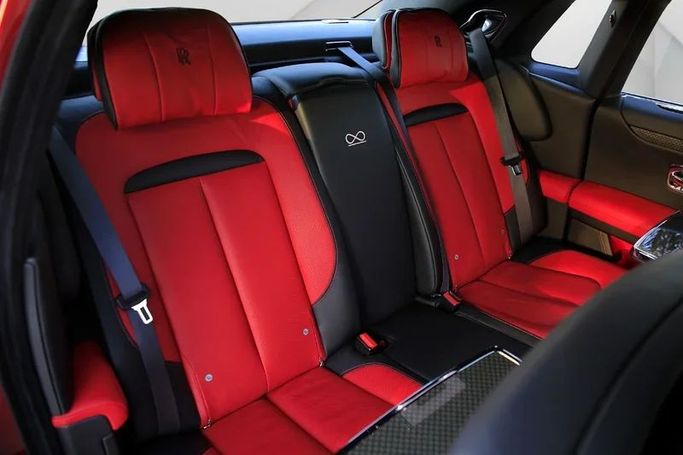 مستعملة Rolls-Royce Ghost Black Badge II, 6.7 l, 2023 في في دبي من Mohammad Alkarak Motors، اللون برتقالي. مواصفات الخليج | AUTO.AE