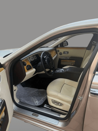 Подержанный Rolls-Royce Ghost I, 6.6 л, 2014 в Дубае от Gulf Motors Коричневый цвет. GCC | AUTO.AE