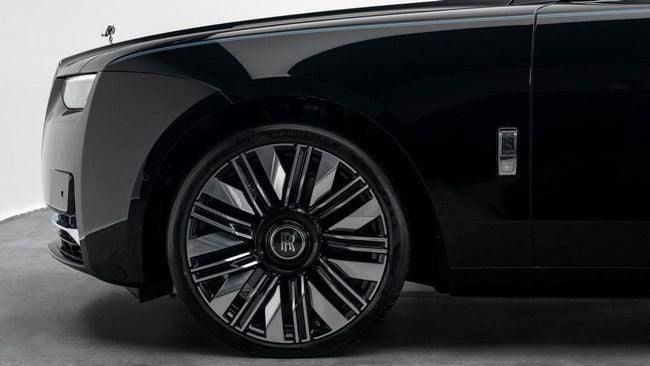 New Rolls-Royce Ghost II Facelift (Series II), 6.7 l, 2025 in Dubai by Al Ain Class Motors, Black color. GCC Specs | AUTO.AE