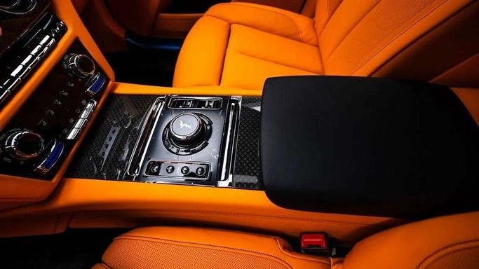 Новый Rolls-Royce Ghost Black Badge II, 6.7 л, 2024 в Дубае от Al Ain Class Motors Серебристый цвет. GCC | AUTO.AE