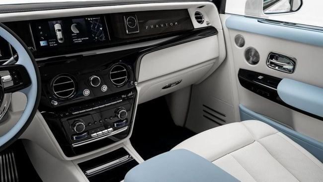 New Rolls-Royce Phantom VIII, 6.7 l, 2025 in Dubai by Al Ain Class Motors, White color. GCC Specs | AUTO.AE
