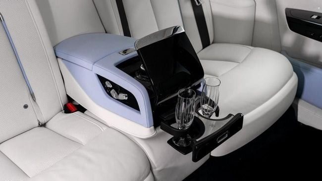 New Rolls-Royce Phantom VIII, 6.7 l, 2025 in Dubai by Al Ain Class Motors, White color. GCC Specs | AUTO.AE