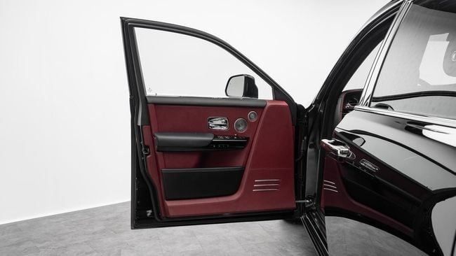 Used Rolls-Royce Phantom VIII, 6.7 l, 2019 in Dubai by Al Ain Class Motors, Black color. GCC Specs | AUTO.AE