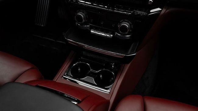 Used Rolls-Royce Phantom VIII, 6.7 l, 2019 in Dubai by Al Ain Class Motors, Black color. GCC Specs | AUTO.AE