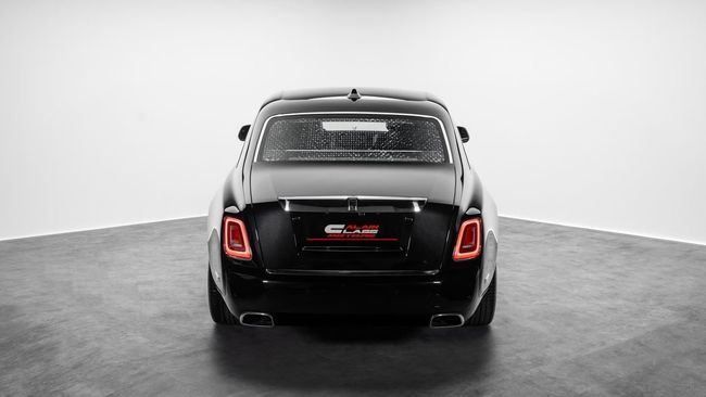 Used Rolls-Royce Phantom VIII, 6.7 l, 2019 in Dubai by Al Ain Class Motors, Black color. GCC Specs | AUTO.AE