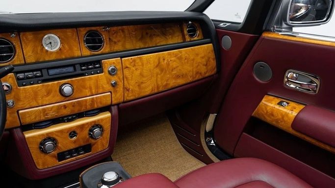 Used Rolls-Royce Phantom VII, 6.7 l, 2009 in Dubai by Al Ain Class Motors, Grey color. GCC Specs | AUTO.AE