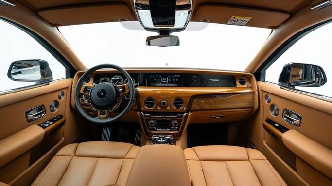 Подержанный Rolls-Royce Phantom VIII, 6.7 л, 2023 в Дубае от Al Ain Class Motors Черный цвет. GCC | AUTO.AE
