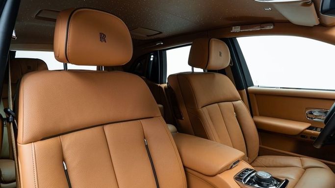 Подержанный Rolls-Royce Phantom VIII, 6.7 л, 2023 в Дубае от Al Ain Class Motors Черный цвет. GCC | AUTO.AE