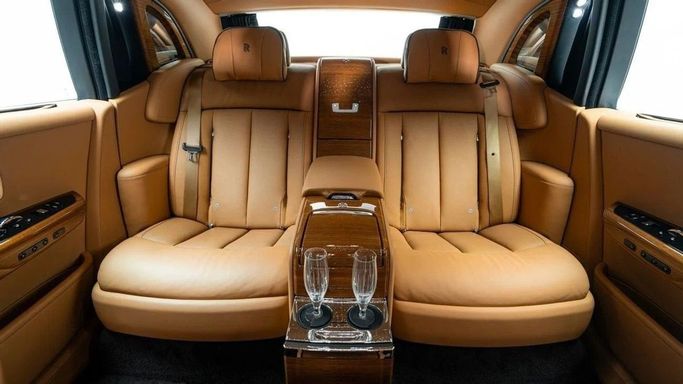 Подержанный Rolls-Royce Phantom VIII, 6.7 л, 2023 в Дубае от Al Ain Class Motors Черный цвет. GCC | AUTO.AE
