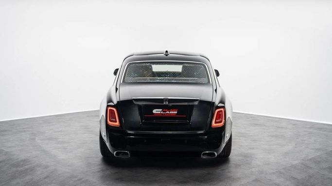Подержанный Rolls-Royce Phantom VIII, 6.7 л, 2023 в Дубае от Al Ain Class Motors Черный цвет. GCC | AUTO.AE