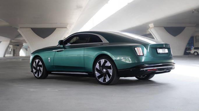 Rolls-Royce Spectre, 2024 купе бизнес класса в Дубае от AVA car rental зеленый цвет | AUTO.AE