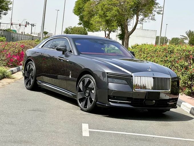 Новый Rolls-Royce Spectre, 2024 в Дубае от Formula Motors Серый цвет. Европейская | AUTO.AE
