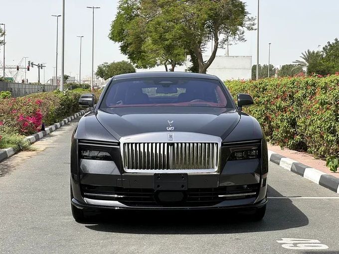 Новый Rolls-Royce Spectre, 2024 в Дубае от Formula Motors Серый цвет. Европейская | AUTO.AE