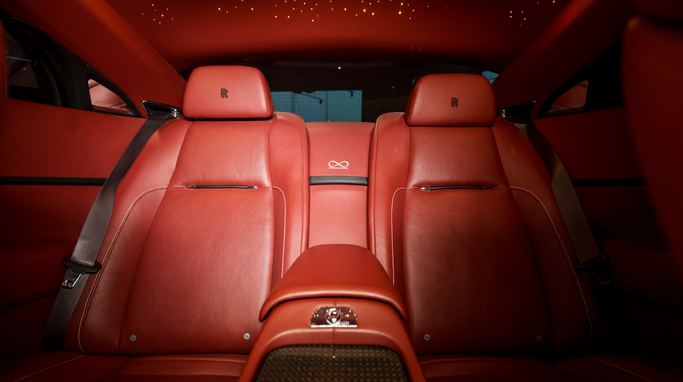 Rolls-Royce Wraith, 2021 купе бизнес класса в Дубае от DEIZ красный цвет | AUTO.AE