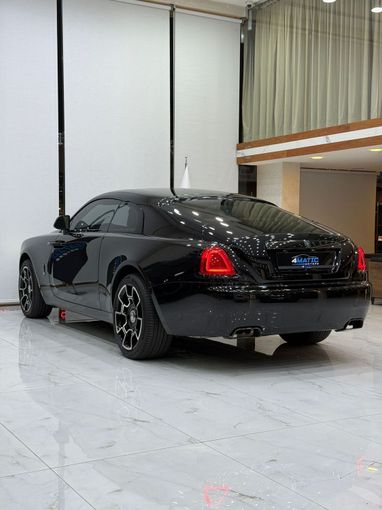 Подержанный Rolls-Royce Wraith Black Badge, 6.6 л, 2018 в Дубае от 4 Matic Motors Черный цвет. GCC | AUTO.AE