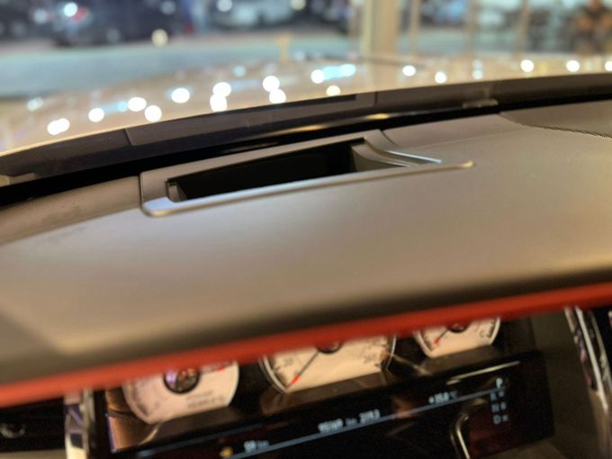 Подержанный Rolls-Royce Wraith, 6.6 л, 2017 в Дубае от Alpha Motors Серебристый цвет. GCC | AUTO.AE