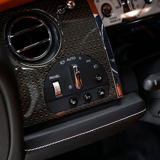 Подержанный Rolls-Royce Wraith Black Badge, 6.6 л, 2017 в Дубае от AAA Motors Черный цвет. GCC | AUTO.AE