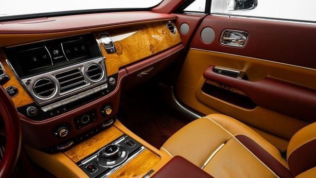 Used Rolls-Royce Wraith, 6.6 l, 2018 in Dubai by Al Ain Class Motors, White color. GCC Specs | AUTO.AE