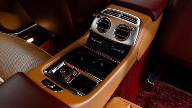 Used Rolls-Royce Wraith, 6.6 l, 2018 in Dubai by Al Ain Class Motors, White color. GCC Specs | AUTO.AE