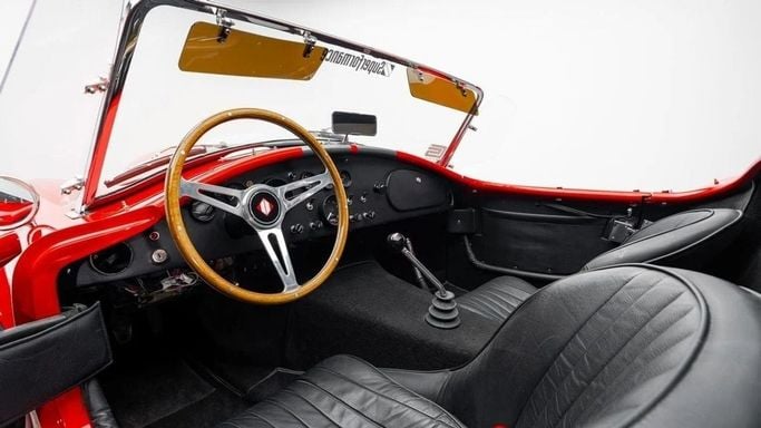Подержанный Shelby Cobra I, 5 л, 1965 в Дубае от Al Ain Class Motors Красный цвет. Американская | AUTO.AE