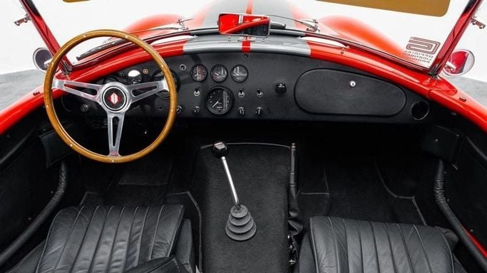 Подержанный Shelby Cobra I, 5 л, 1965 в Дубае от Al Ain Class Motors Красный цвет. Американская | AUTO.AE