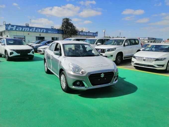 Новый Suzuki DZire III Рестайлинг, 1.2 л, 2024 в Дубае от Mohamed Hakim Motors Серебристый цвет. GCC | AUTO.AE
