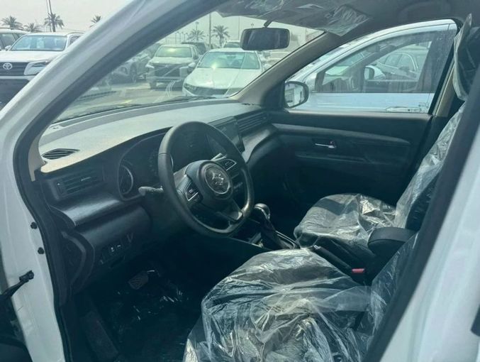 Новый Suzuki Ertiga II, 1.5 л, 2025 в Дубае от Mohamed Hakim Motors Белый цвет. Other | AUTO.AE