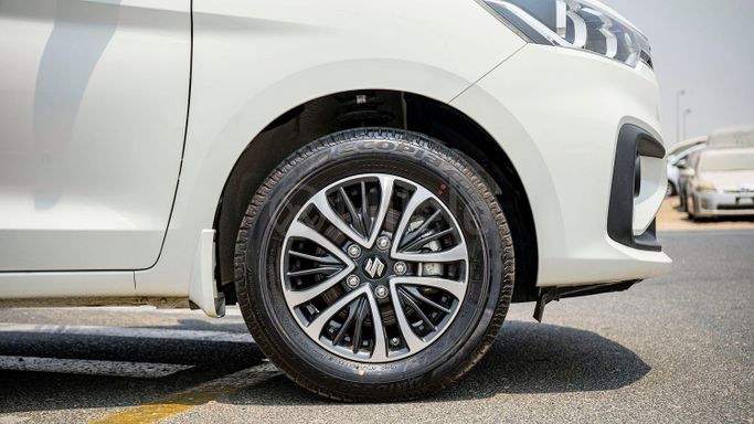 New Suzuki Ertiga II Facelift, 1.5 l, 2025 in Dubai by Milele, White color. Other | AUTO.AE