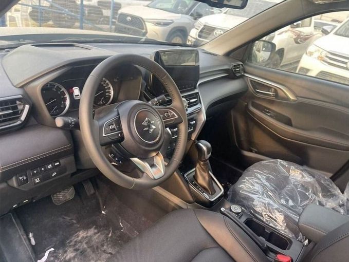 Новый Suzuki Grand Vitara III, 1.5 л, 2024 в Дубае от Mohamed Hakim Motors Серебристый цвет. Other | AUTO.AE